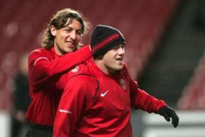 Heinze chce zůstat, Silvestre je na odchodu z United