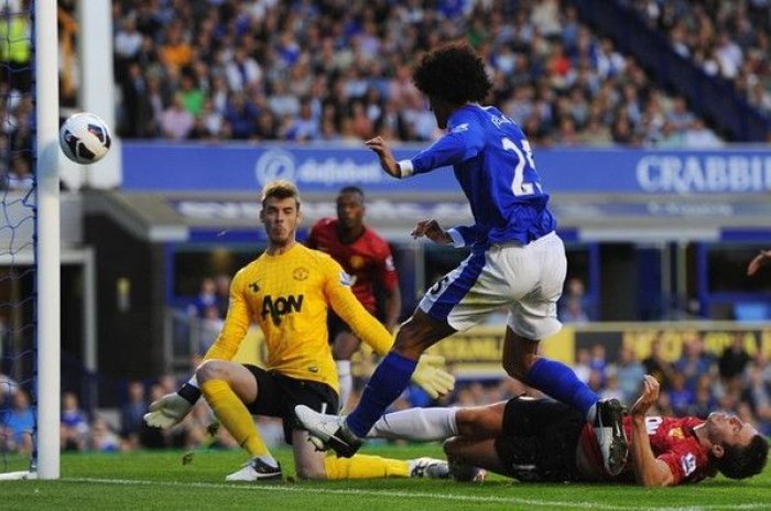 Manchester United vstoupil do soutěže porážkou v Evertonu