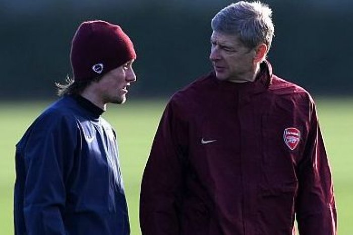 Wenger oznámil novou dohodu s Rosickým i Mertesackem