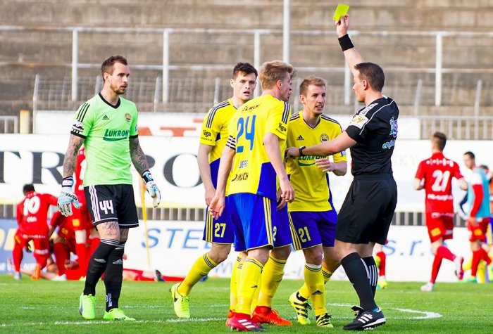 Hrubeš nejlepším sudím? Kolegové ze Sportu hodnotí výkony rozhodčích chybnou metodou