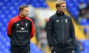 Mladí hráči byli vyjevení, že sedí vedle Adama Lallany, říká Klopp