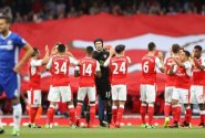 Ancelotti chce zpět do Premier League. Na Arsenal je ale starý a Chelsea má i jiného favorita