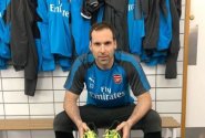 Stihne Čech derby s Tottenhamem? Wenger nechce riskovat