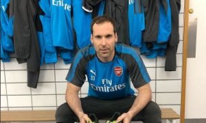 Stihne Čech derby s Tottenhamem? Wenger nechce riskovat