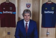 Pellegrini si konec u West Hamu nepřipouští. A kdo by mohl převzít Arsenal a Everton?