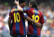 Ronaldinho to s míčem pořád umí, vstřelil pět branek a na šest přihrál