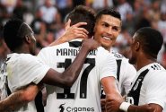 Ronaldo spasil Juventus, Bayern nakonec vyhrál v Mohuči a Liverpool rozdrtil Cardiff