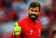 Alisson debutoval na Anfieldu, Řím nestačil na Real, Neapol přehrála Dortmund a Chelsea se radovala po penaltách