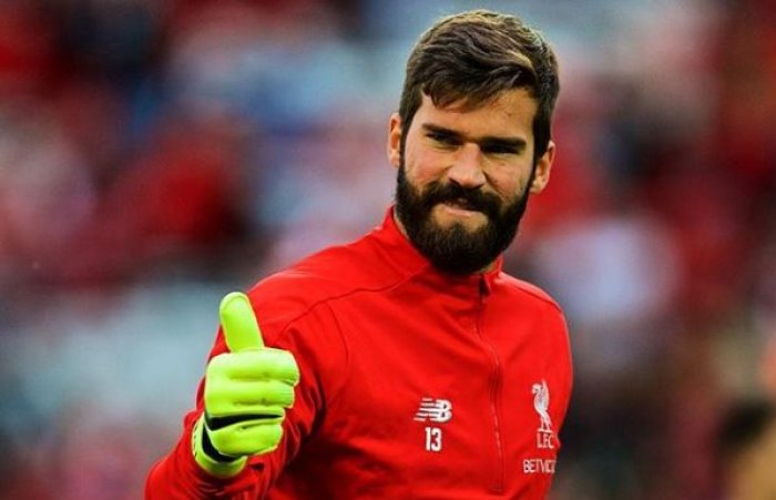 Alisson debutoval na Anfieldu, Řím nestačil na Real, Neapol přehrála Dortmund a Chelsea se radovala po penaltách