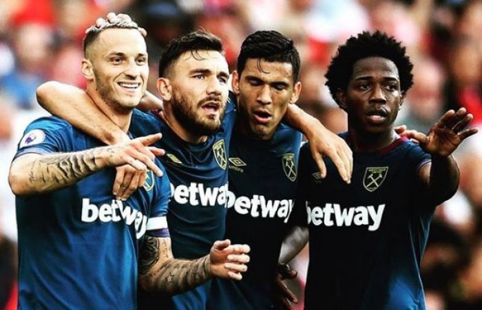 Kluby z Premier League si uměle zvedaly návštěvy. Největším hříšníkem byl West Ham!