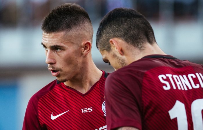 Slavia zapomněla na repre, Sparta, jíž pomohla Kangova absence, tiše stoupá a Vrba brečí sám proti sobě