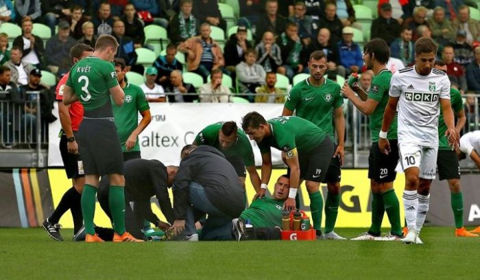 Jen jsem uslyšel křupnutí a věděl, že je zle, hlásil Slepička, který svému týmu delší dobu nepomůže