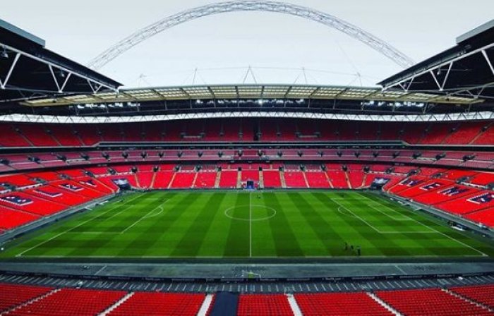 Pořídit si Wembley za 600 milionů liber? Vlastník Fulhamu svou nabídku stáhl