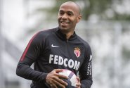 Sudí brzdí videosystém v Česku i ve Francii. Jak je možné, že VAR nefungoval?! zlobil se Thierry Henry