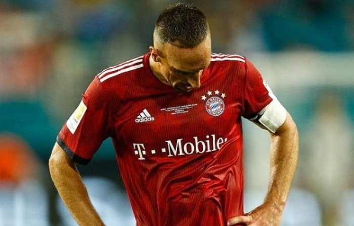 Z chyb obviněný Ribéry neudržel emoce na uzdě a ještě v Dortmundu rozdával facky