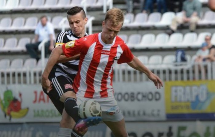 Žižkov v devíti hráčích porazil Sokolov, Vyšehrad zaskočil Ústí nad Labem