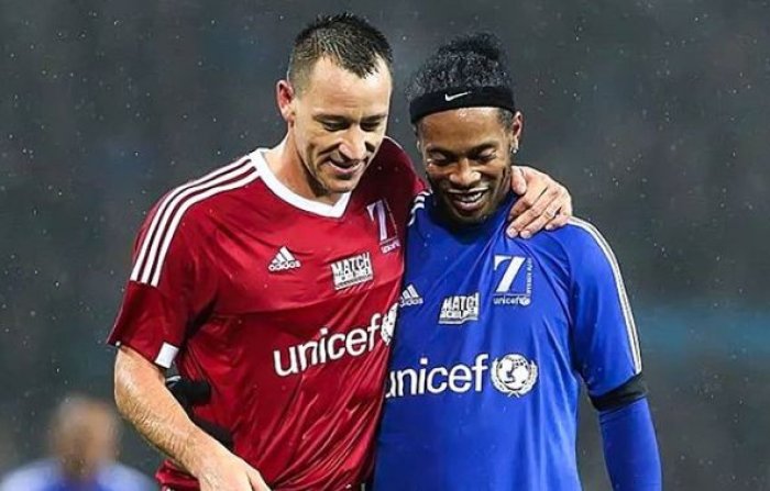 Slavný Brazilec Ronaldinho má možná mnohem větší problém než jen falešné doklady