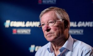 Neposlušný pacient Ferguson. I přes zákaz chodí na fotbal. Trpěl i na zápase v Liverpoolu