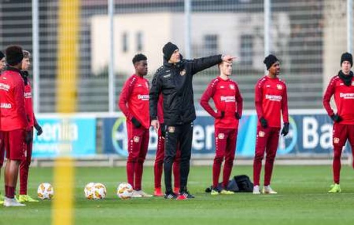 Předvánoční třesk v Bayeru Leverkusen. Trenéra Herrlicha střídá na lavičce Bosz