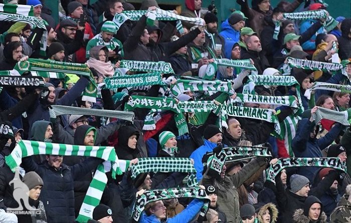 Bouřlivější atmo i větší příjmy? Na domácí prvoligové stadiony se v příští sezoně vrátí tribuny na stání!