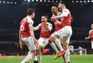 Arsenal připomněl pohřešovaného Salu, pak ho trápil jeho Cardiff. Solskjaerova série končí