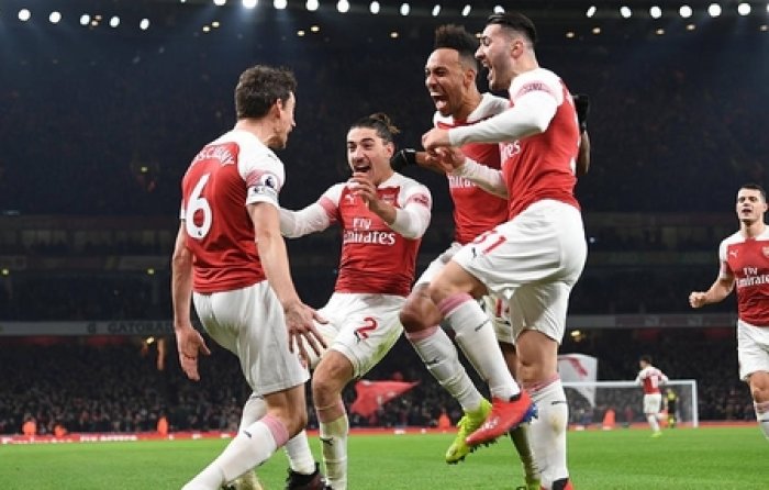 Arsenal přehrál Chelsea, hráči PSG útočili na desítku, Barcelona si poradila s Leganes