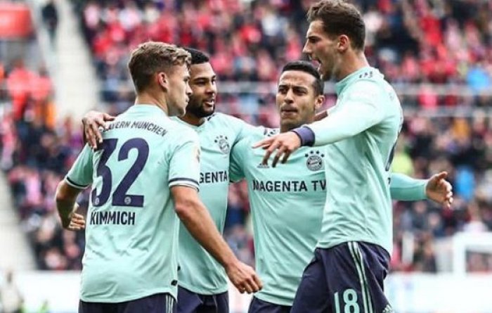 Borussia a Bayern: dvě cesty k bundesligovému titulu. Která zvítězí?