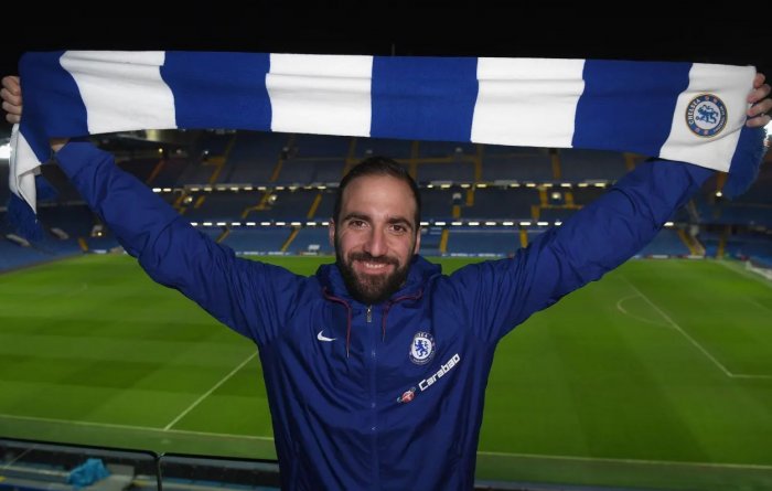 Přišel, pokazil a odešel. Higuaín je pro Milán „persona non grata“, teď jeho jméno zdobí černou listinu