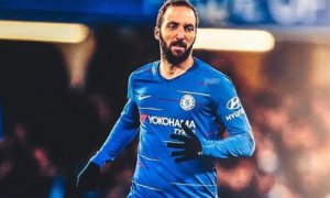 Sarri se s hráči Chelsea zavřel téměř na hodinu v šatně, dovnitř nemohl ani Zola