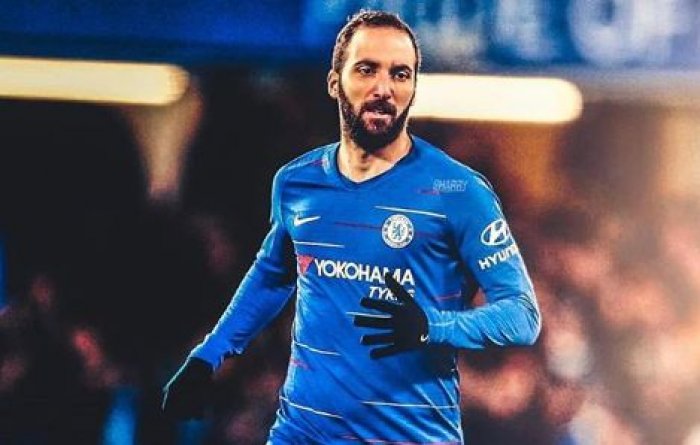 Sarri se s hráči Chelsea zavřel téměř na hodinu v šatně, dovnitř nemohl ani Zola