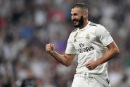 Liverpool využil smůly Tottenhamu, Real Madrid spasil v závěru Benzema