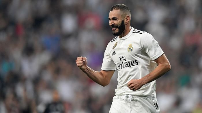 Liverpool využil smůly Tottenhamu, Real Madrid spasil v závěru Benzema