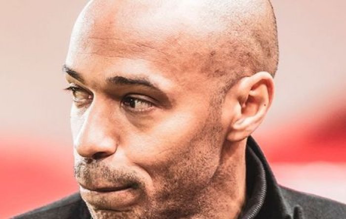 Henry má kvalitu na to, aby byl vynikající manažer, hájí svého známého Wenger