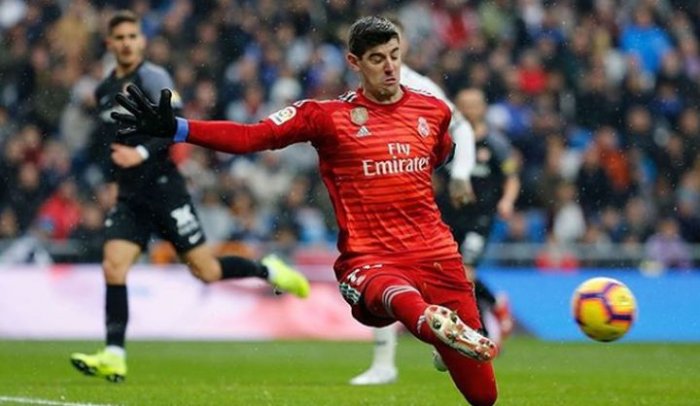 Courtois:  Kdybych si měl vybrat, tak bych na Neymara neukázal. Hazard je pro Real vhodnějším