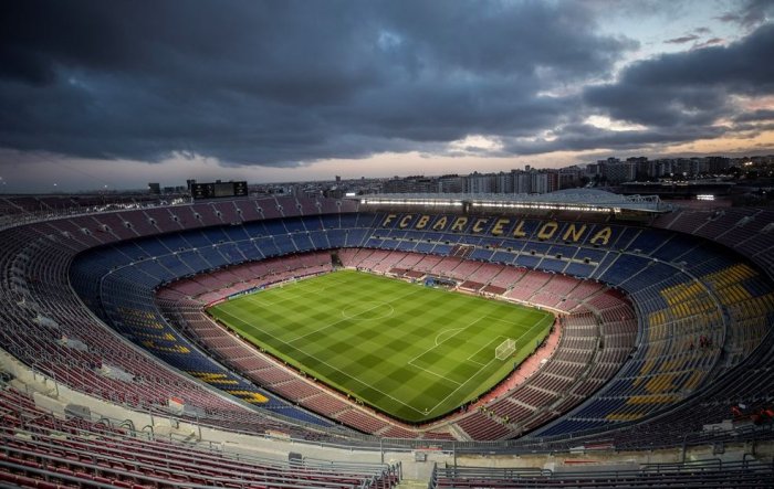 Barcelonské hospodaření vzorové není, na Camp Nou dluží za Coutinha i Vidala. Kolik milionů eur je třeba splatit?