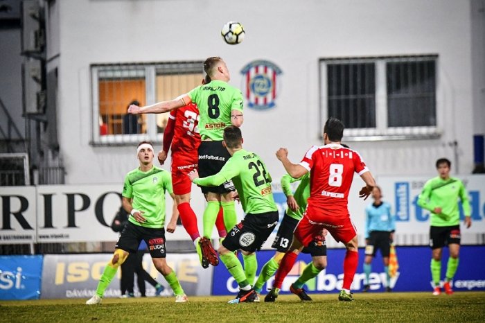 Týden ve F:NL - Video penalty v Prostějově, tři ofsajdy Škody, oblečení Jakuba Petra a na Žižkov gratis