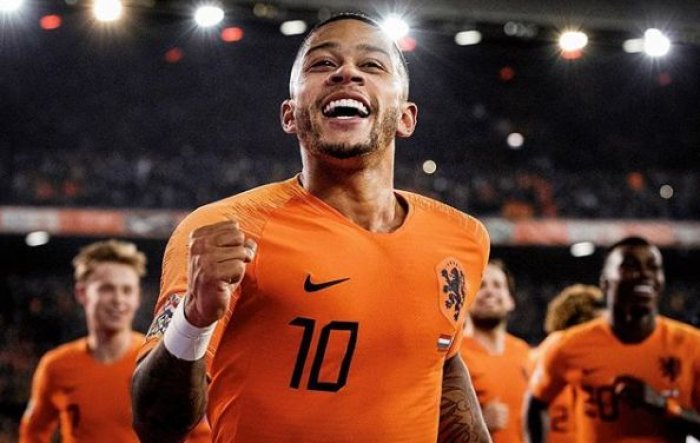 Depay zareagoval na lavičku v Lyonu dechberoucím koncertem, Génésiovi ale nic nevzkázal: K tomu teď není třeba nic říkat