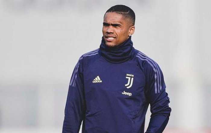 Arsenal je nyní bez Brazilce. Mohl by to změnit Douglas Costa? A kolik za něj Juve chce?