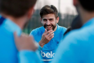 Mám větší majetek, než je roční rozpočet Espanyolu, pochlubil se před městským derby Piqué