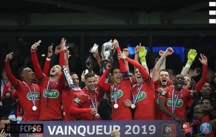 Koubek přispěl k historickému úspěchu. Rennes přehrálo suverénní PSG a téměř po půlstoletí slaví pohárový triumf