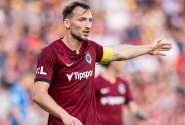 Kozák hattrickem zničil Karvinou, Komličenko v poslední minutě sestřelil Plzeň, Slavia vyzrála na Jablonec