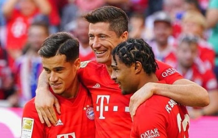 Mourinho nabudil Tottenham k obratu, Real přišel o výhru s PSG. Lewandowski skóroval čtyřikrát!