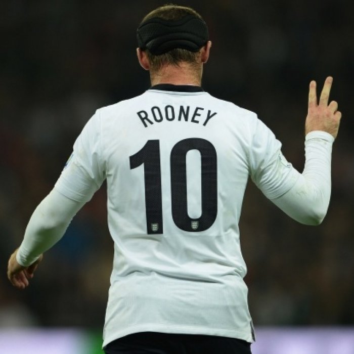 Rooney je správný kapitán, brání útočníka Beckham