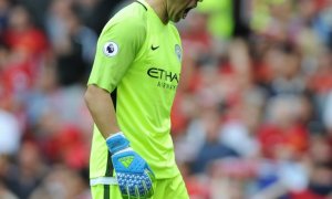 Z psance hrdinou: brankář Bravo zachránil Manchester City
