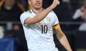 Angličané padli s Němci, Podolski se rozloučil gólem