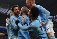 City nadělili Watfordu osm branek, Liverpool ale udržel náskok