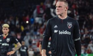 Rooney se vrací na Ostrovy, na start v Derby si ale musí počkat