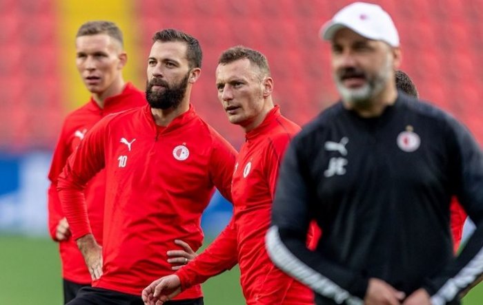 Slavia měla proti Barce víc šancí než s Příbramí. Kdyby je hráči proměňovali, nehráli by v Edenu, ale na Nou Campu