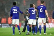 Tottenham ztratil s posledním, Leicester si upevnil druhé místo. Rudí ďáblové vyhráli a úspěšný byl i Ancelotti