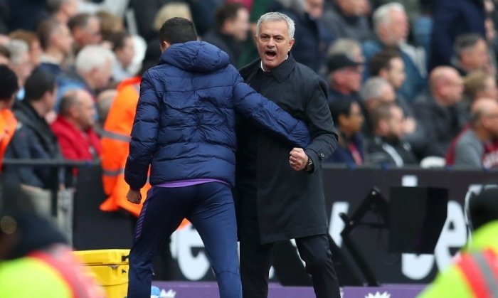 Mourinho zlomil prokletí Tottenhamu, Sheffield vysoko remizoval s United